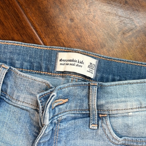 Abercrombie kids Jean shorts - Picture 3 of 3